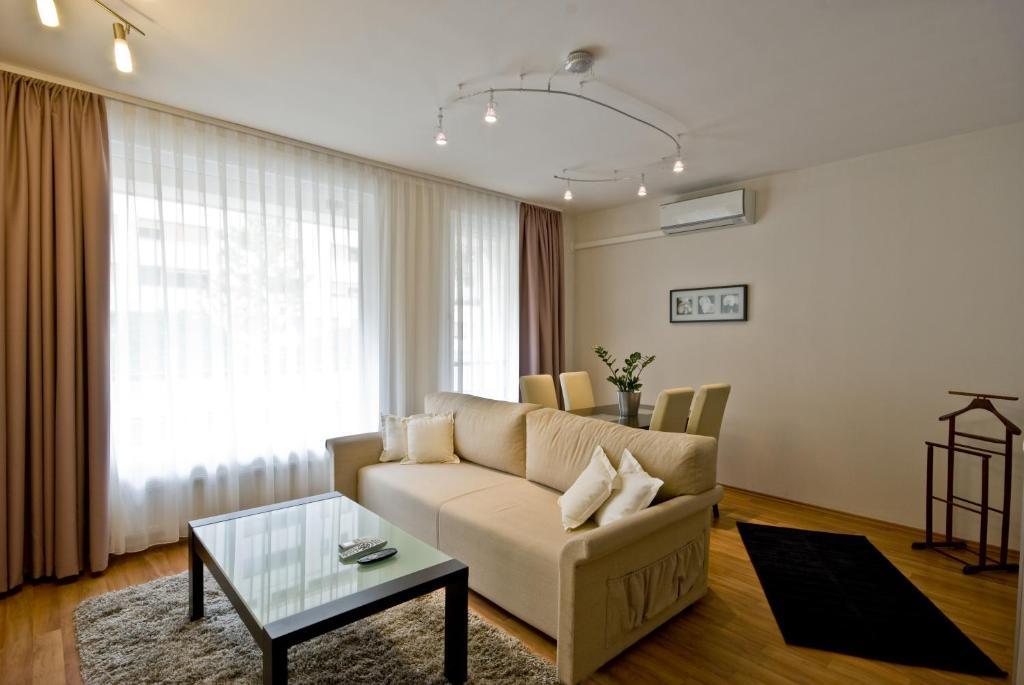 بودابست Corvin Lux Aparthotel الغرفة الصورة