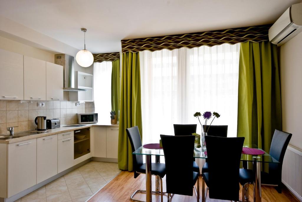 بودابست Corvin Lux Aparthotel الغرفة الصورة